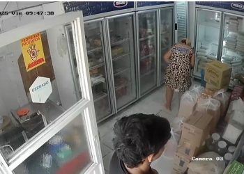 Atrapan a una mechera que intentó robarse una horma de queso de 35 mil pesos