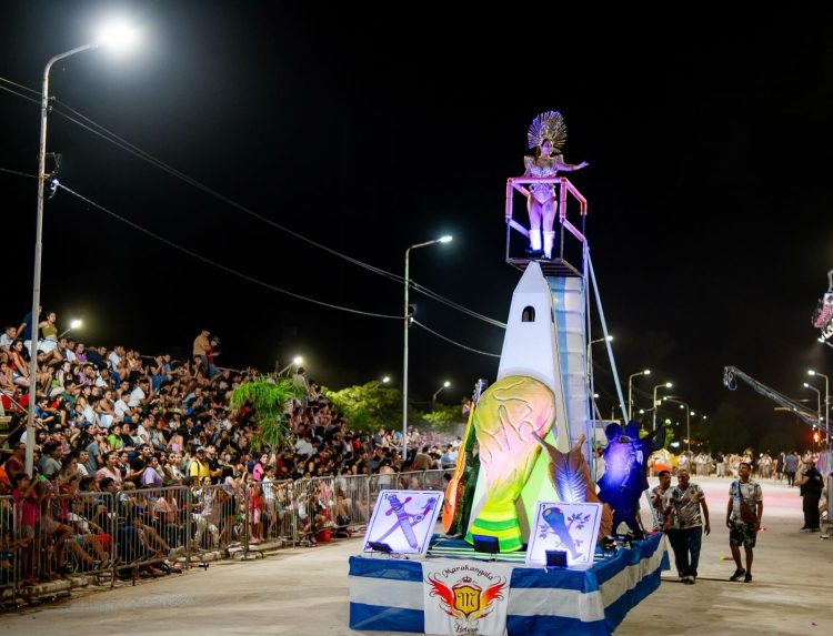Un multitudinario marco se vivió en las dos noches de carnaval en Las Lomitas