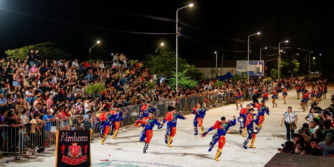 Un multitudinario marco se vivió en las dos noches de carnaval en Las Lomitas