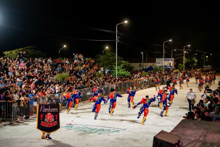 Un multitudinario marco se vivió en las dos noches de carnaval en Las Lomitas