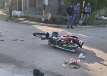 Automovilista chocó a motociclista y se fugó