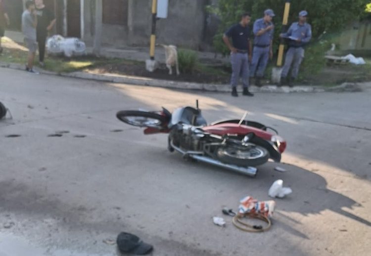 Automovilista chocó a motociclista y se fugó