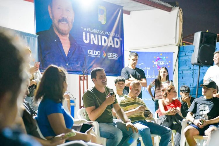 Eber Solís se reunió con jóvenes estudiantes universitarios del interior