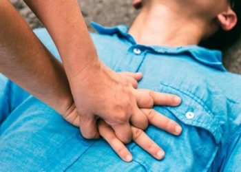 Enfermera que estaba en una quinta de barrio Obrero, salvó a un niño de morir ahogado