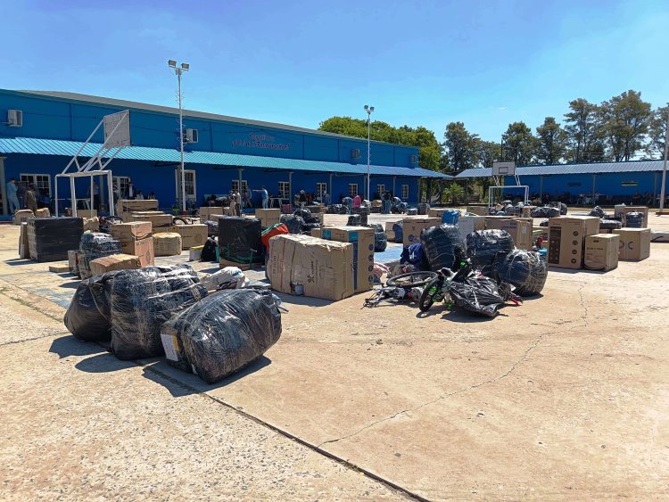 Detectaron colectivos de tour de compras con más de 260 millones de pesos de mercadería de contrabando