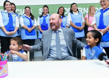 Insfrán inauguró el ciclo lectivo 2025 y la obra educativa número 1507 en lo que va de su gestión