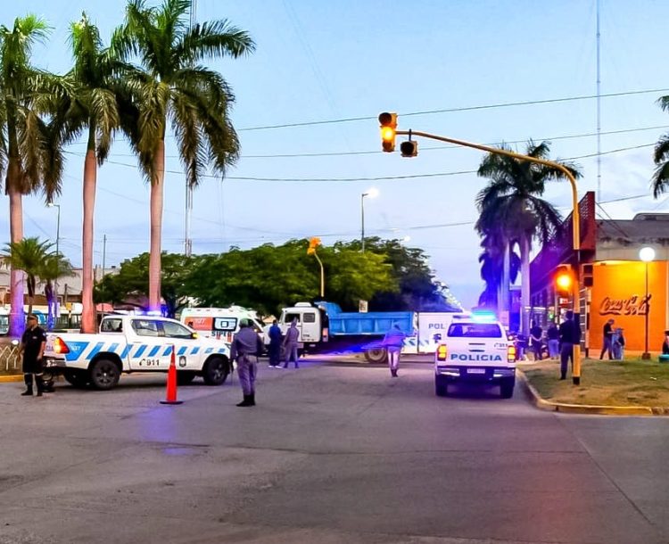 Murió un mujer de 87 años que cruzaba caminando la avenida 9 de Julio y fue embestida por un camión 