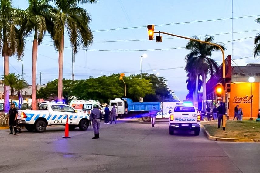 Murió un mujer de 87 años que cruzaba caminando la avenida 9 de Julio y fue embestida por un camión