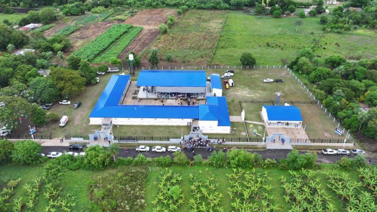 Insfran habilitó tres nuevas obras educativas y anunció la creación de un centro de salud para Lucero Cué