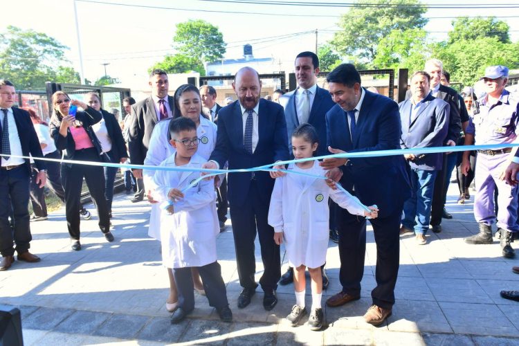 Insfrán inauguró en Clorinda una escuela secundaria, un jardín de infantes y playón deportivo