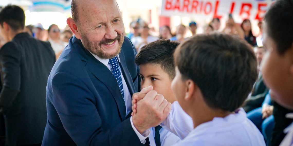 Insfrán inauguró en Clorinda una escuela secundaria, un jardín de infantes y playón deportivo