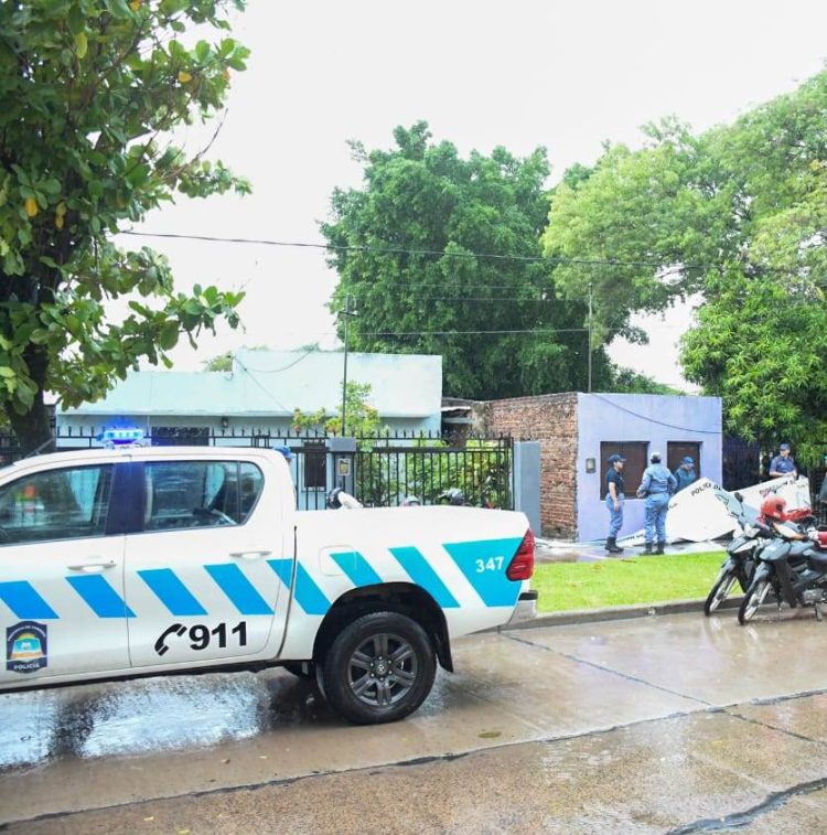 Un hombre asesinó de una puñalada a otro en su propia casa