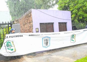 Un hombre asesinó de una puñalada a otro en su propia casa