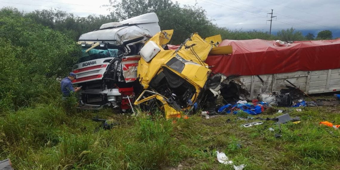 Choque frontal entre camiones paraguayos sobre la ruta 81 dejó un muerto y un herido de gravedad