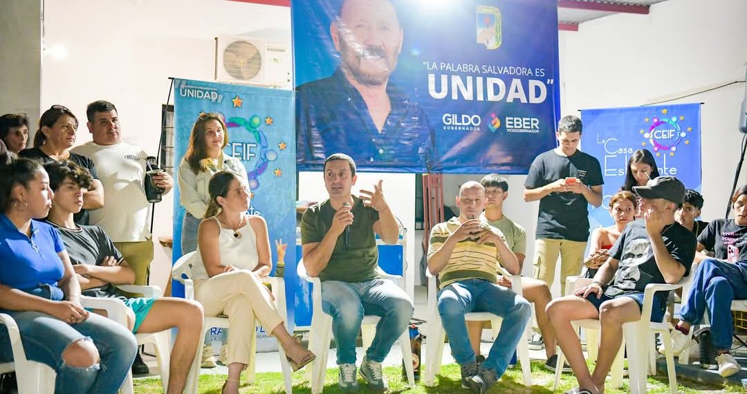 Eber Solís se reunió con jóvenes estudiantes universitarios del interior