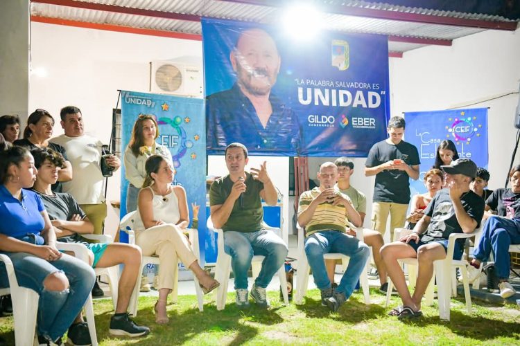 Eber Solís se reunió con jóvenes estudiantes universitarios del interior