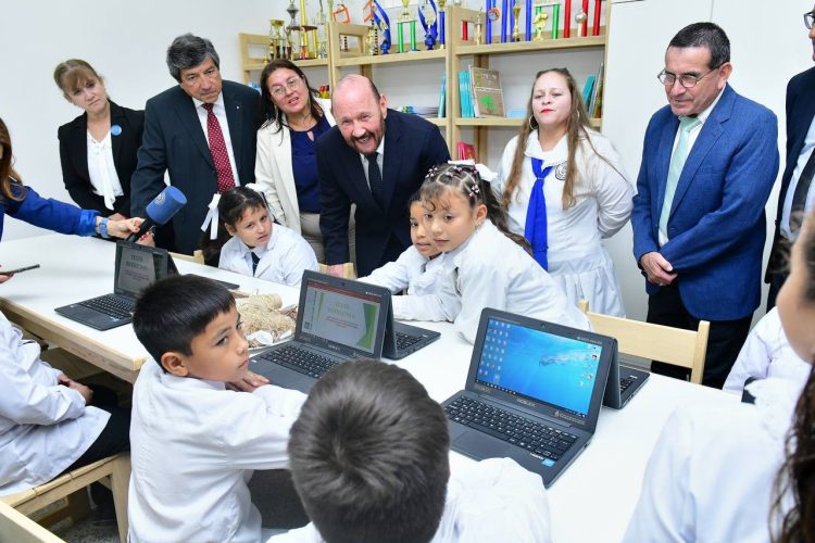 Insfran habilitó tres nuevas obras educativas y anunció la creación de un centro de salud para Lucero Cué