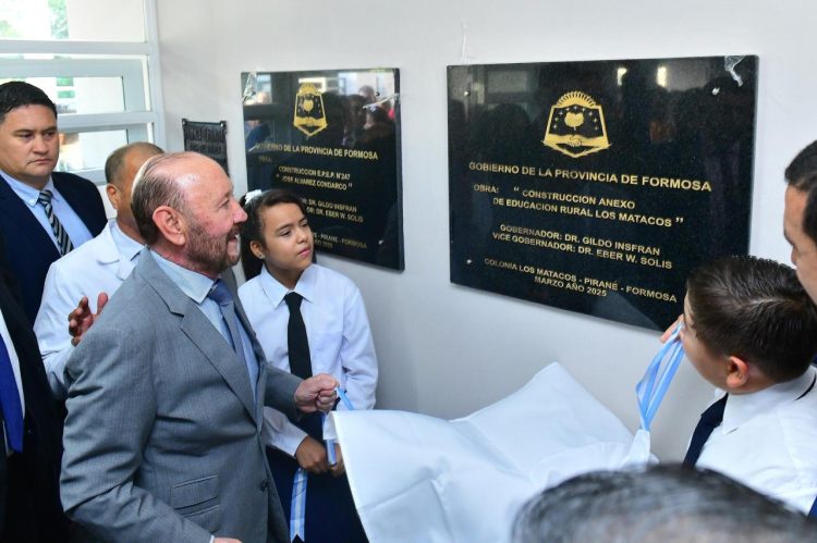 Insfrán inauguró el ciclo lectivo 2025 y la obra educativa número 1507 en lo que va de su gestión