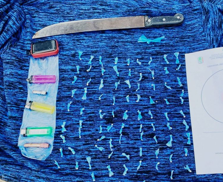 Policías detuvieron a un vendedor de cocaína en plena transacción ilícita