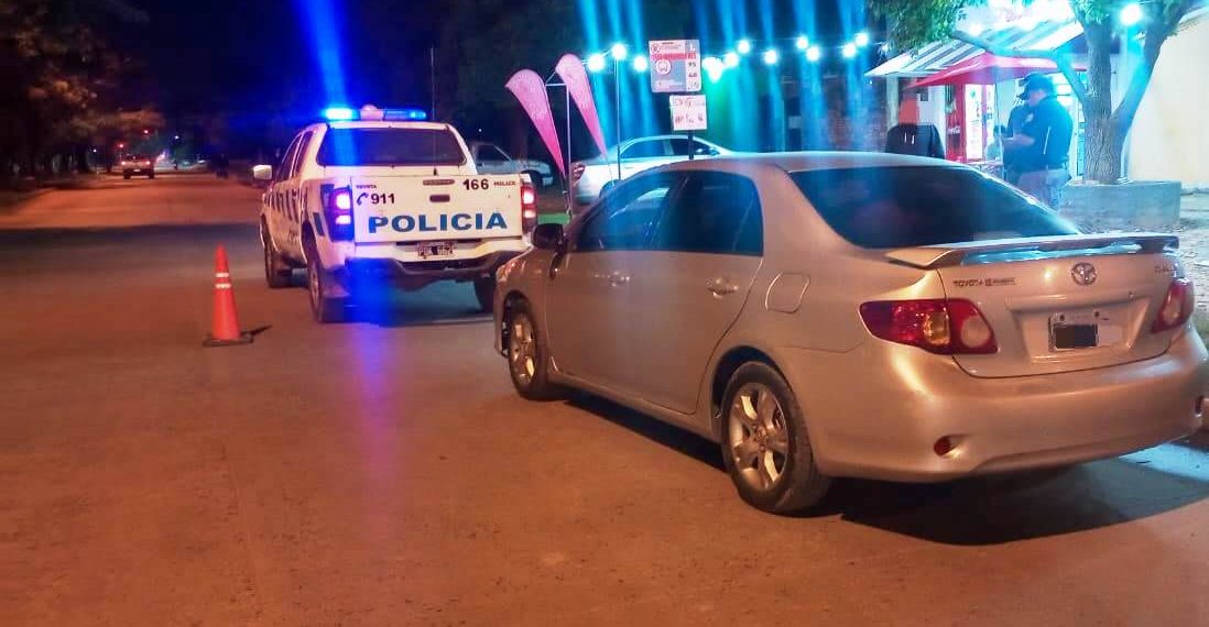 Policías atendían un siniestro vial y casi son arrollados por un auto