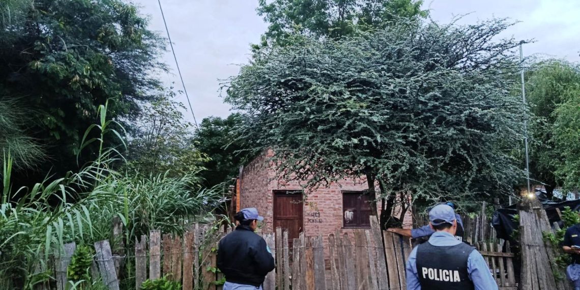 Se enojó con su novia, ingresó a su casa cuando ella dormía y le dio un puntazo en el abdomen