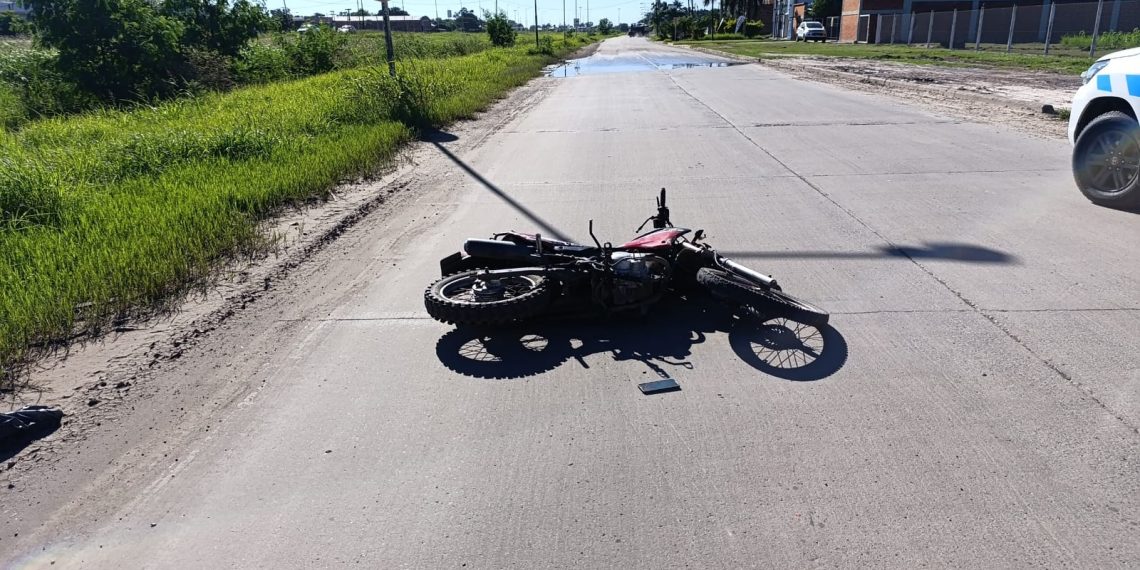 Un joven de 20 años perdió la vida tras colisionar su moto contra un camión