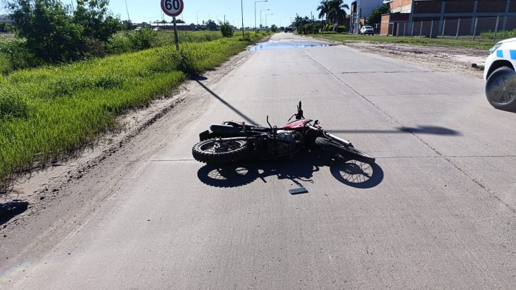 Un joven de 20 años perdió la vida tras colisionar su moto contra un camión