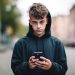 Uno de cada dos jóvenes tiene un uso adictivo de pantallas y advierten por riesgos para la salud mental