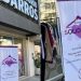 El Laboratorio Barros lanzó un perchero solidario: un abrigo, un gesto que abriga más que el frío