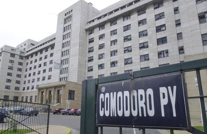 Cristina Kirchner presentó el pedido de prisión domiciliaria y podría evitar tener que presentarse en Comodoro Py para su detención