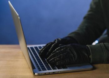 Una nueva estafa digital arrasa en Latinoamérica: un simple mensaje puede vaciar todas tus cuentas bancarias