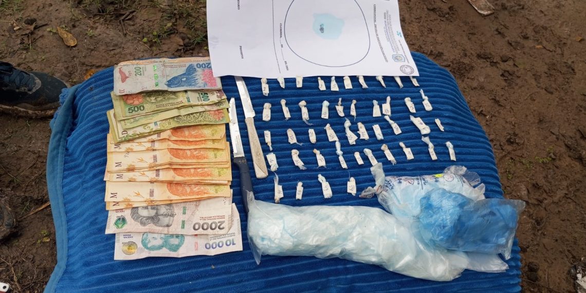 Pasta base, cocaína y tres detenidos fue el resultado de un procedimiento contra el narcocrimen