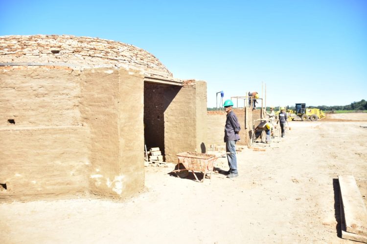 El gobernador recorrió las obras de construcción de 320 hornos de carbón vegetal