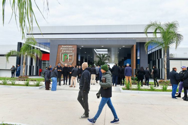 El gobernador inauguró el Instituto Politécnico de Formosa, defendió la educación y fustigó la gestión libertaria nacional