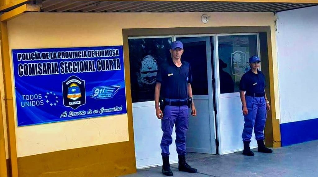 Una banda de motociclistas corría picada en avenida sin reductores y dañó un patrullero en su huida