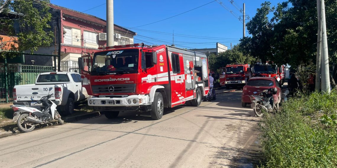 Un cortocircuito desató el voraz incendio de una vivienda en el barrio Don Bosco