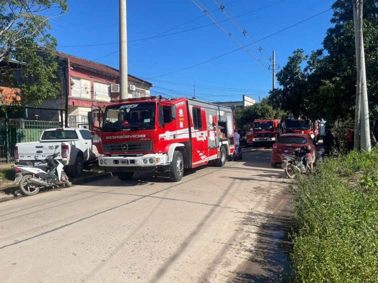 Un cortocircuito desató el voraz incendio de una vivienda en el barrio Don Bosco