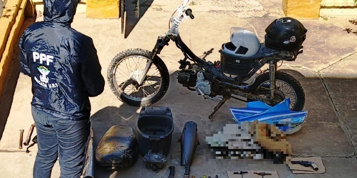 Dos motochorros de 18 y 19 años, detenidos: tenían un arma calibre 32 y ganzúas