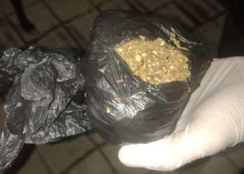 Vendía marihuana, lo detuvo la policía y sus familiares intentaron liberarlo atacando el procedimiento