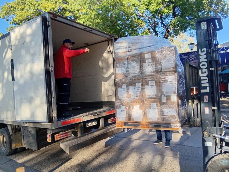 Se inició el despliegue de las urnas con vistas a la jornada comicial del domingo
