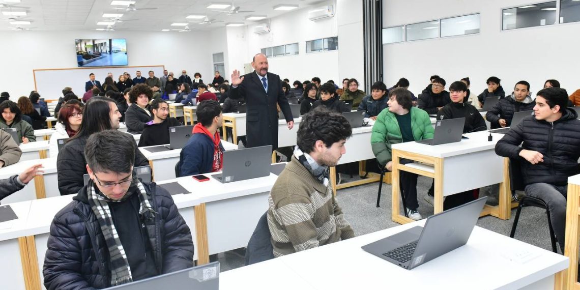 El gobernador inauguró el Instituto Politécnico de Formosa, defendió la educación y fustigó la gestión libertaria nacional
