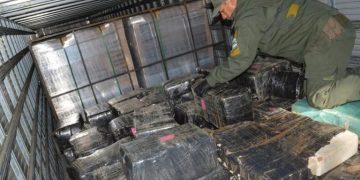 Interceptan en ruta 11 un camión paraguayo que llevaba casi 1.500 kilos de marihuana hacia Chile