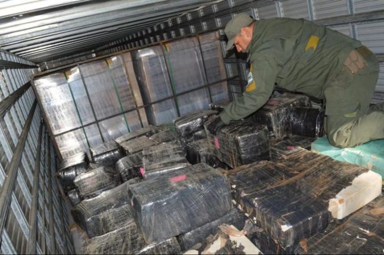 Interceptan en ruta 11 un camión paraguayo que llevaba casi 1.500 kilos de marihuana hacia Chile