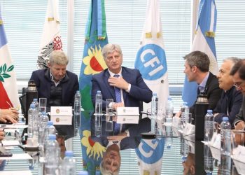 En medio de la tensión con la Casa Rosada, los gobernadores aumentaron el gasto y se achica el superávit