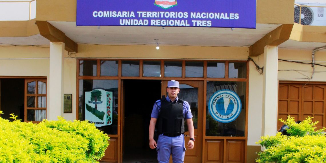 Un joven fue apuñalado a plena luz del día en confuso episodio: intensa búsqueda del agresor