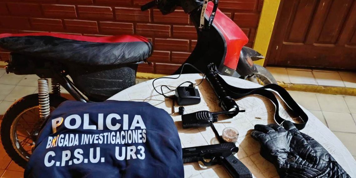 Demoraron a un joven de 18 años, tenía una pistola de aire comprimido, balines y una picana eléctrica