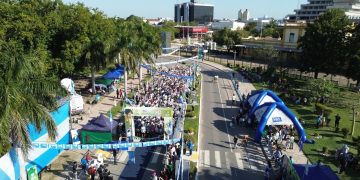 La maratón por el 59° aniversario del IAS convocó a más de 1300 corredores en el Paseo Costanero