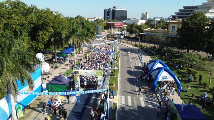 La maratón por el 59° aniversario del IAS convocó a más de 1300 corredores en el Paseo Costanero
