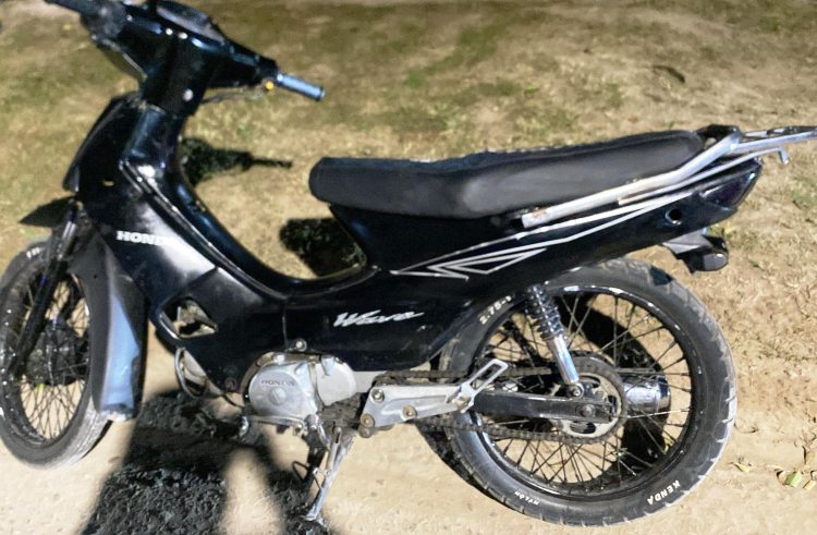 Conducción temeraria de un inadaptado en moto, terminó con él detenido y su móvil secuestrado