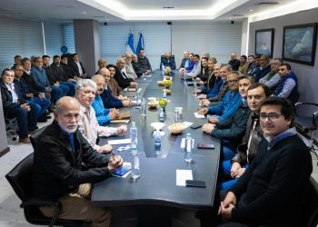 Insfrán se reunió con intendentes y presidentes de Comisiones de Fomento para analizar la política nacional